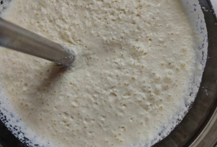 Фото шага рецепта Пирог с виноградом и сыром дорблю 174911 шаг 7  