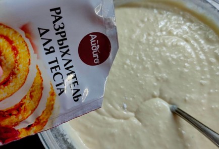 Фото шага рецепта Пирог с виноградом и сыром дорблю 174911 шаг 9  