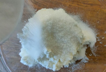 Фото шага рецепта Пирог с вишней и творожным кремом 189156 шаг 12  