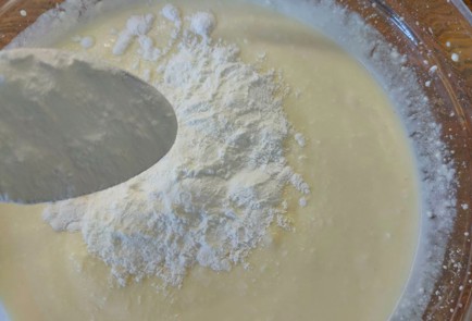 Фото шага рецепта Пирог с вишней и творожным кремом 189156 шаг 16  