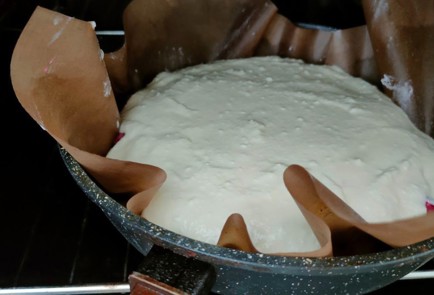 Фото шага рецепта Пирог с вишней и творожным кремом 189156 шаг 24  