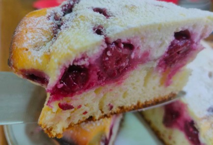 Фото шага рецепта Пирог с вишней и творожным кремом 189156 шаг 27  