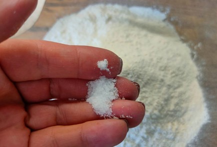 Фото шага рецепта Пирог с вишней и творожным кремом 189156 шаг 3  