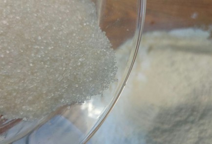 Фото шага рецепта Пирог с вишней и творожным кремом 189156 шаг 5  