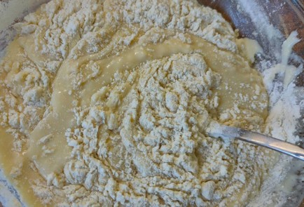 Фото шага рецепта Пирог с вишней и творожным кремом 189156 шаг 9  