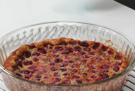 Фото шага рецепта Пирог с вишней 152596 шаг 9  