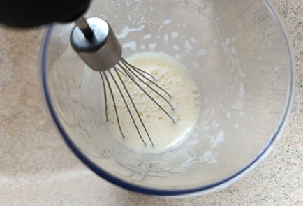 Фото шага рецепта Пирог с яблоками и изюмом 190610 шаг 17  