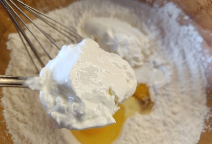 Фото шага рецепта Пирог с яблоками и изюмом 190610 шаг 8  