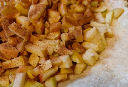 Фото шага рецепта Пирог с яблоками и корицей на постном тесте 188925 шаг 14  