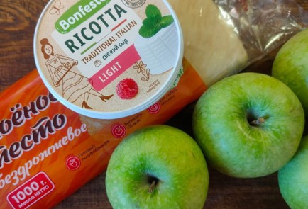 Фото шага рецепта Пирог с яблоками и рикоттой 191481 шаг 1  