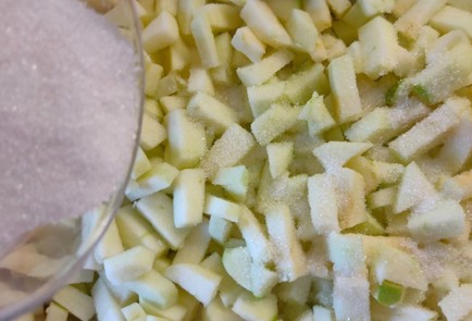 Фото шага рецепта Пирог с яблоками и рикоттой 191481 шаг 8  