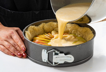 Фото шага рецепта Пирог с яблоками крамбл 190334 шаг 10  