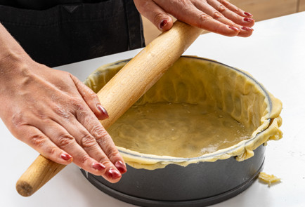 Фото шага рецепта Пирог с яблоками крамбл 190334 шаг 6  