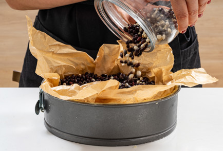 Фото шага рецепта Пирог с яблоками крамбл 190334 шаг 7  