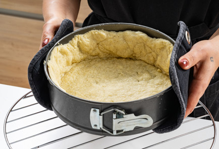 Фото шага рецепта Пирог с яблоками крамбл 190334 шаг 8  