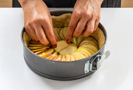 Фото шага рецепта Пирог с яблоками крамбл 190334 шаг 9  