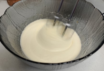 Фото шага рецепта Пирог с яблоками на кефире 191553 шаг 3