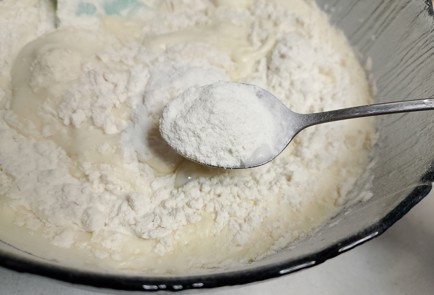 Фото шага рецепта Пирог с яблоками на кефире 191553 шаг 6