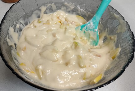 Фото шага рецепта Пирог с яблоками на кефире 191553 шаг 8