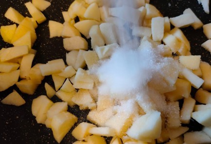 Фото шага рецепта Пирог с заварным кремом и яблоками 188957 шаг 13  