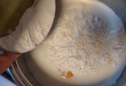 Фото шага рецепта Пирог с заварным кремом и яблоками 188957 шаг 4  