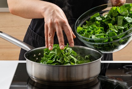 Фото шага рецепта Пирог со щавелем 188790 шаг 5  