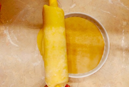 Фото шага рецепта Пирог со сладким перцем и сосисками 186998 шаг 5  