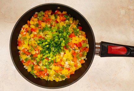 Фото шага рецепта Пирог со сладким перцем и сосисками 186998 шаг 9  