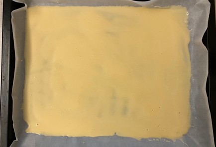 Фото шага рецепта Пирог со сливами и виноградом 175108 шаг 7  