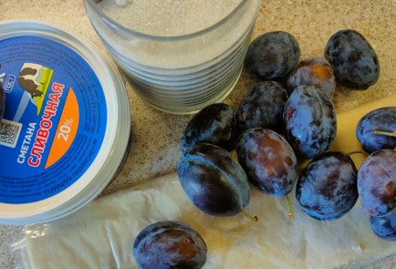 Фото шага рецепта Пирог со сливами на слоеном тесте 190242 шаг 1  