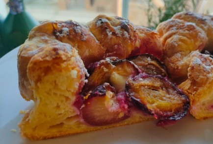 Фото шага рецепта Пирог со сливами на слоеном тесте 190242 шаг 11  