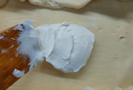 Фото шага рецепта Пирог со сливами на слоеном тесте 190242 шаг 4  