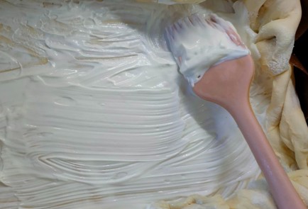 Фото шага рецепта Пирог со сливами на слоеном тесте 190242 шаг 5  