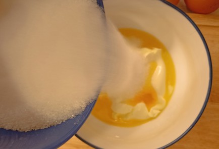 Фото шага рецепта Пирог со сливами 191583 шаг 6  