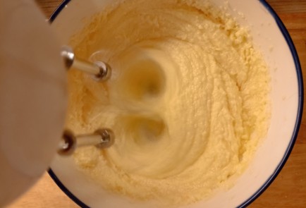 Фото шага рецепта Пирог со сливами 191583 шаг 7  