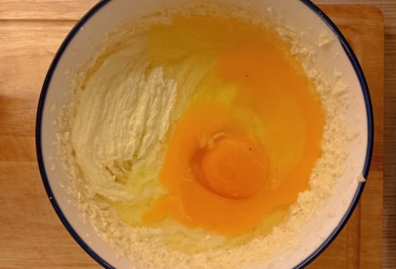 Фото шага рецепта Пирог со сливами 191583 шаг 9  