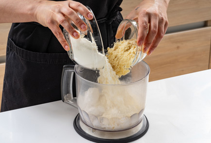 Фото шага рецепта Пирог Три клубники 189154 шаг 2