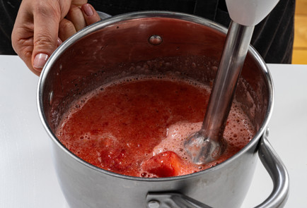 Фото шага рецепта Пирог Три клубники 189154 шаг 8