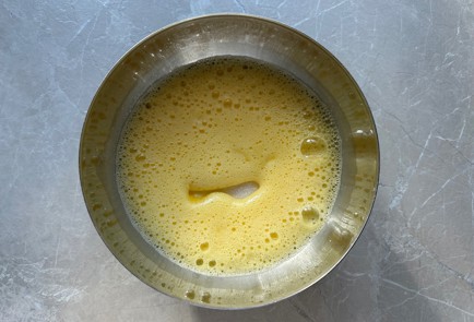 Фото шага рецепта Домашний пирог три молока 189788 шаг 2  