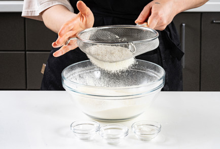 Фото шага рецепта Пирог Зебра на сметане 191418 шаг 3