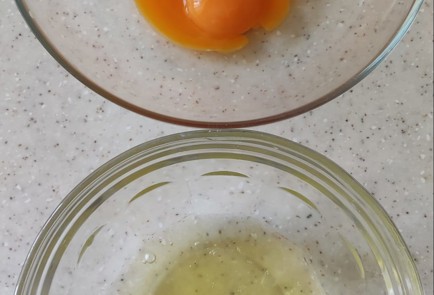 Фото шага рецепта Пирог Зебра с шоколадом 163304 шаг 1  