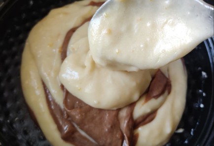 Фото шага рецепта Пирог Зебра с шоколадом 163304 шаг 11  