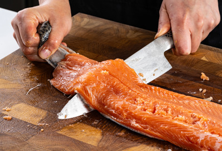 Фото шага рецепта Пироги из слоеного теста с форелью 191161 шаг 4  