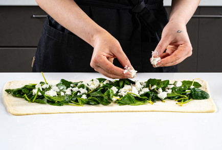 Фото шага рецепта Пироги из слоеного теста с форелью 191161 шаг 7  