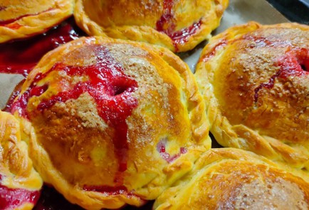 Фото шага рецепта Пироги с вишней 189444 шаг 14  