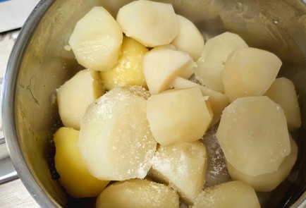 Фото шага рецепта Пирожки с картошкой 189054 шаг 2  