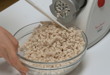 Фото шага рецепта Пирожки с курицей и овощами 138974 шаг 5  