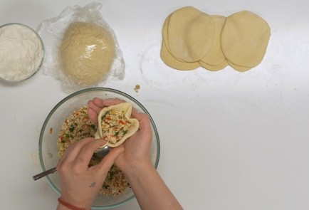 Фото шага рецепта Пирожки с курицей и овощами 138974 шаг 6  