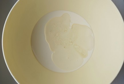 Фото шага рецепта Пирожки с луком и яйцом в духовке 175490 шаг 3  