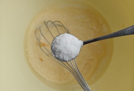 Фото шага рецепта Пирожки с луком и яйцом в духовке 175490 шаг 5  